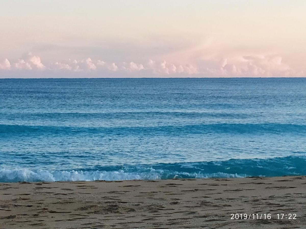 Encantador Apartamento Frente A La Playa De Bara Roda de Bará المظهر الخارجي الصورة